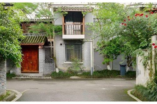 Nhà đâm hông ảnh hưởng ra sao đến vận khí của gia chủ
