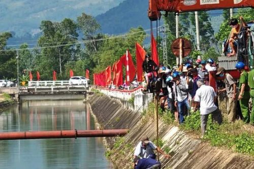 Hé lộ danh tính 2 nạn nhân tử vong được phát hiện cùng ô tô dưới kênh ở Gia Lai