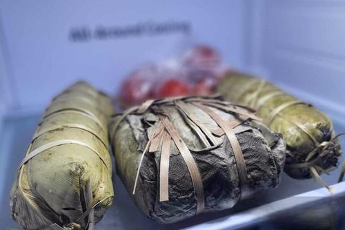 Sau Tết, đừng cố 'cứu' bánh chưng, giò chả đã mốc hoặc có mùi lạ