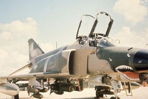 Tiêm kích hạng nặng F-4 Phantom II của Iran gặp nạn, hai phi công tử vong