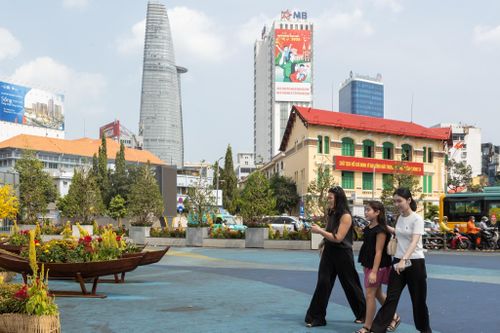 Hiện trạng khu vực 'sóng nước' trước chợ Bến Thành sau Tết