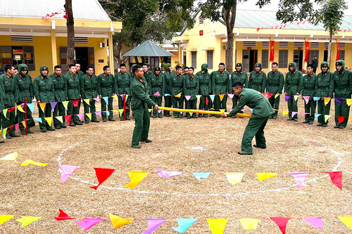 Khơi dậy niềm tin, ý chí phấn đấu của quân nhân