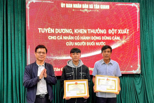 'Người hùng' trên sông Gianh