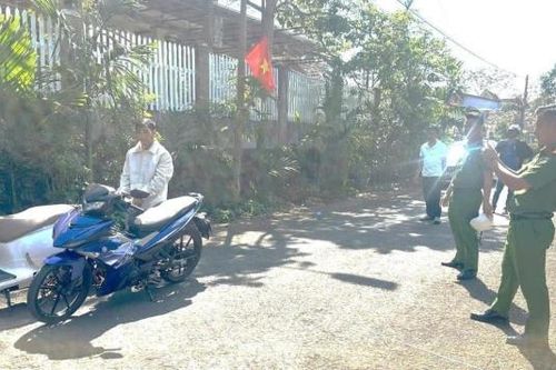 Nửa đêm ra đường cướp 'táo khuyết'