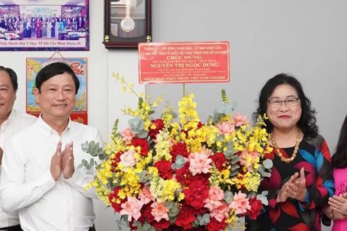 Lãnh đạo TPHCM thăm, tri ân các chuyên gia y tế đầu ngành
