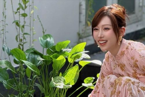 Min diện áo dài khoe sắc ngọt ngào trong ngày đầu năm mới