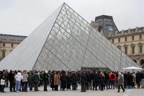 Giám đốc Bảo tàng Louvre từ chức sau vụ trộm trang sức