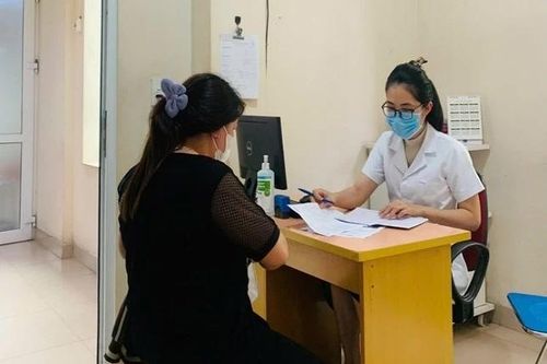 Nữ bác sĩ Khoác lại chiếc áo blouse trắng với trái tim được hồi sinh