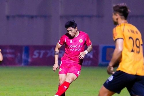 Văn Hậu lập siêu phẩm, CAHN xây chắc ngôi đầu