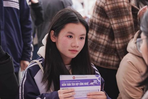 Lạc lối giữa 'ma trận' kì thi riêng