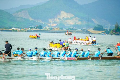 Đà Nẵng tưng bừng hội đua thuyền trên sông Cu Đê