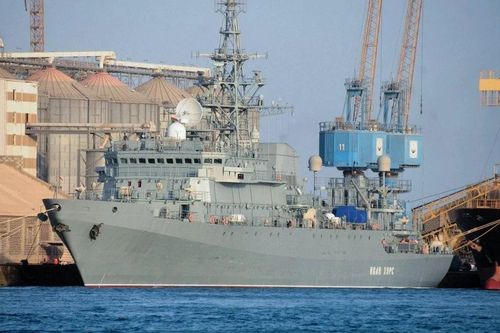 Tàu trinh sát Nga xuất hiện với nhiều dấu hiệu hư hại ở Crimea