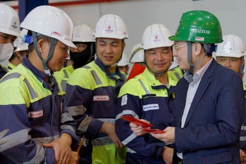 Lãnh đạo Petrovietnam động viên tinh thần làm việc của người lao động NMNĐ Thái Bình 2 nhân dịp đầu xuân năm mới