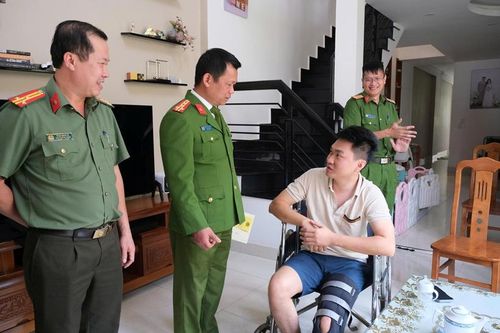 Đại úy Công an bị đối tượng tấn công trong lúc làm nhiệm vụ