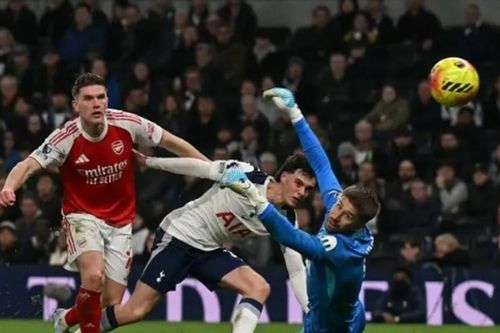 Viktor Gyokeres lập cú đúp giúp Arsenal đè bẹp Tottenham 4-1 tại Derby Bắc London