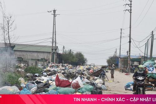 Các xã vùng biển 'đau đầu' với rác thải sau Tết