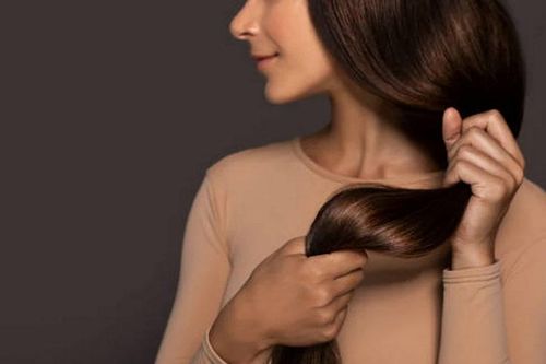Cách phục hồi mái tóc khô xơ vì tạo kiểu, nhuộm màu