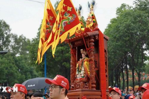 TP. Hồ Chí Minh: Lễ hội rước kiệu Bà Thiên Hậu thu hút hàng nghìn người du xuân