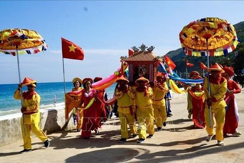 Tưng bừng Lễ hội cầu ngư Vạn đầm Xương Lý