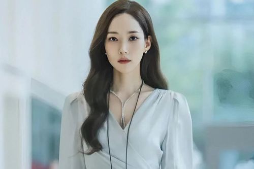 Park Min Young lại khiến người hâm mộ lo lắng vì nhịn ăn chỉ uống nước