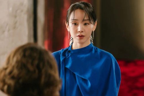 Thời trang hàng hiệu gây choáng của Shin Hye Sun trong The Art of Sarah