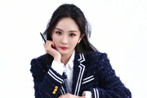 Dương Mịch tuổi 40 gây chú ý với tạo hình nữ sinh