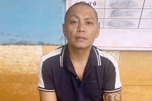 Công an phường Mộc Châu xác minh làm vụ hành hung người đỗ xe ô tô khách trước cửa nhà