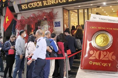 Nhiều mẹ dùng tiền lì xì của con mua vàng ngày vía Thần tài