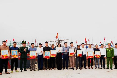 Tiếp sức ngư dân xã Hoằng Tiến vươn khơi đầu xuân