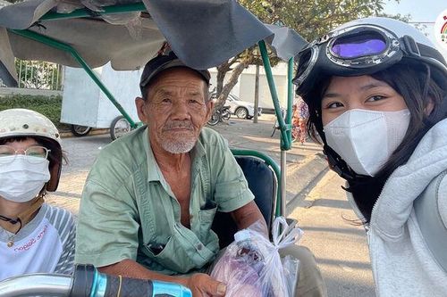Người trẻ giữ bản sắc quê hương