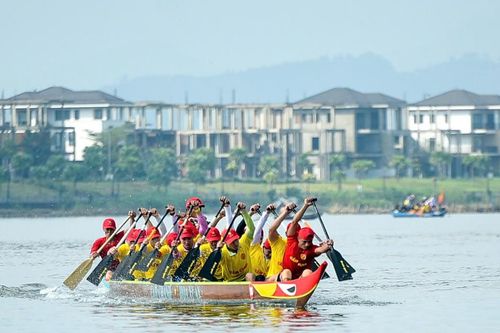 Ấn tượng giải đua thuyền đầu xuân trên sông Cu Đê