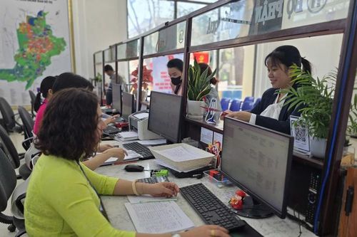 Bãi bỏ nhiều quy định về tiêu chuẩn và quản lý công chức, viên chức từ ngày 1-3