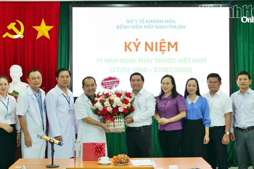 Phó Bí thư Tỉnh ủy, Chủ tịch HĐND tỉnh Lâm Đông thăm, chúc mừng các cơ sở y tế khu vực phía nam tỉnh Khánh Hòa
