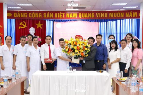Phó Chủ tịch Thường trực HĐND tỉnh Lữ Thanh Hải thăm các cơ sở y tế nhân Ngày Thầy thuốc Việt Nam