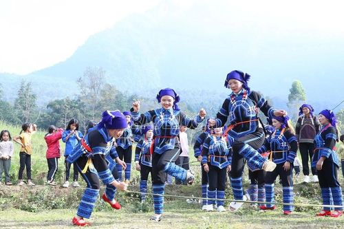 Gỡ 'nút thắt' để du lịch Y Tý phát triển