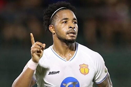 Văn Hậu lập siêu phẩm ngày trở lại, Thanh Hóa dùng thủ môn đá tiền đạo tại V-League