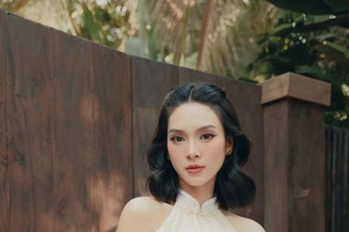 Quỳnh Lương gây bão mạng với video mẹ khóc nức nở tiễn con gái lấy chồng xa