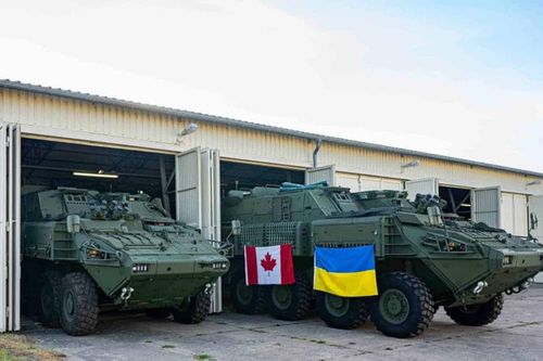 Canada viện trợ hơn 400 xe bọc thép LAV 6 và Roshel Senator cho Ukraine