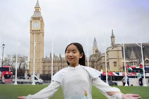Cô bé 10 tuổi tại Anh dùng dân ca ví giặm chinh phục trường nghệ thuật London