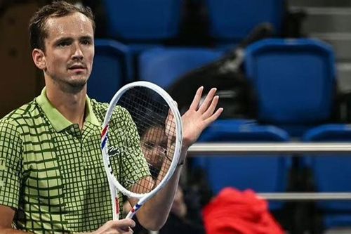 Daniil Medvedev hạ gục Stan Wawrinka sau 75 phút thi đấu tại vòng 2 Dubai Open