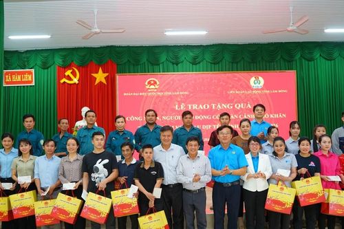 Lâm Đồng tặng 50 suất quà cho người lao động trở lại làm việc sau Tết