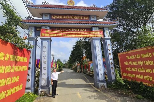 Bí thư chi bộ tận tụy vì dân