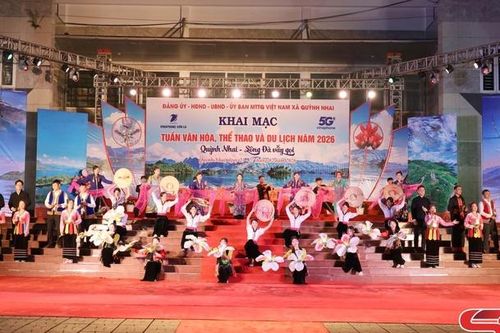 Khai mạc Tuần Văn hóa, Thể thao và Du lịch và Chương trình nghệ thuật 'Quỳnh Nhai - Sông Đà vẫy gọi'