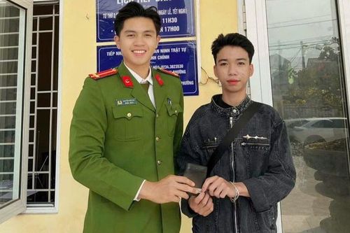 Trung úy Công an phường Thuận Hóa nhặt được ví, trao trả người đánh rơi