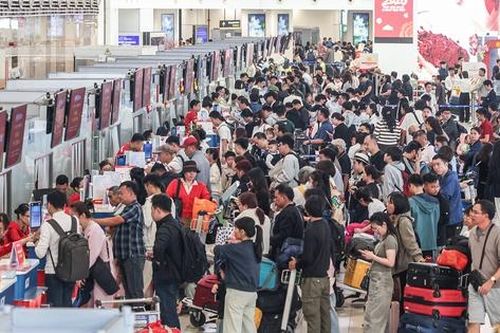 Phía sau hàng triệu chuyến đi an toàn dịp Tết