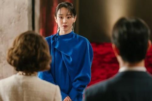 'The art of Sarah' gây sốt toàn cầu, Shin Hae Sun thăng hạng nhờ vai diễn táo bạo