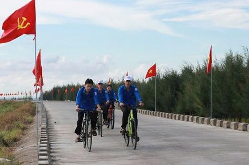 Hà Tĩnh: Đường quê rợp sắc hoa, đời sống người dân đổi thay nhờ xây dựng nông thôn mới