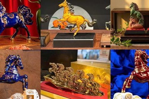 Quà tặng linh vật ngựa 2026 dẫn dắt xu hướng thị trường năm mới