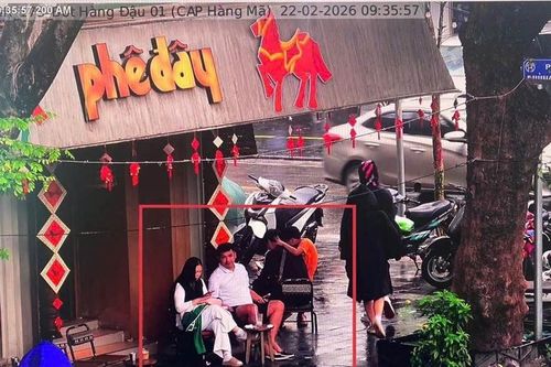 Công an Hà Nội tăng cường xử lý vi phạm trật tự đô thị, tổ chức điểm trông giữ xe miễn phí phục vụ Nhân dân du Xuân
