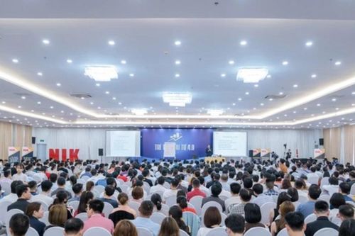 Doanh thu công ty 'dạy làm giàu' giảm gần 92%, cổ phiếu biến động lạ